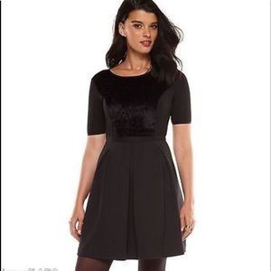 Elie Tahari NWT box pleat dress, Black